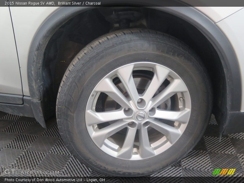 Brilliant Silver / Charcoal 2015 Nissan Rogue SV AWD