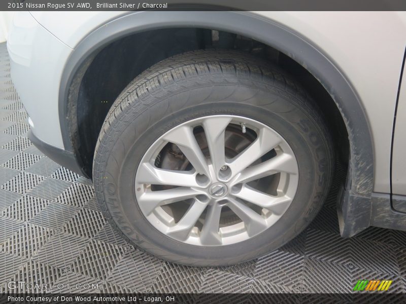 Brilliant Silver / Charcoal 2015 Nissan Rogue SV AWD