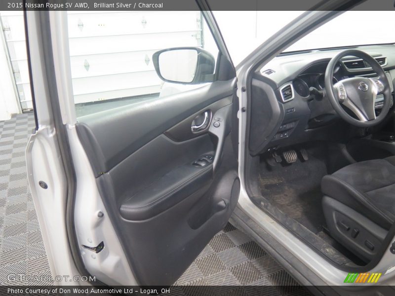 Brilliant Silver / Charcoal 2015 Nissan Rogue SV AWD