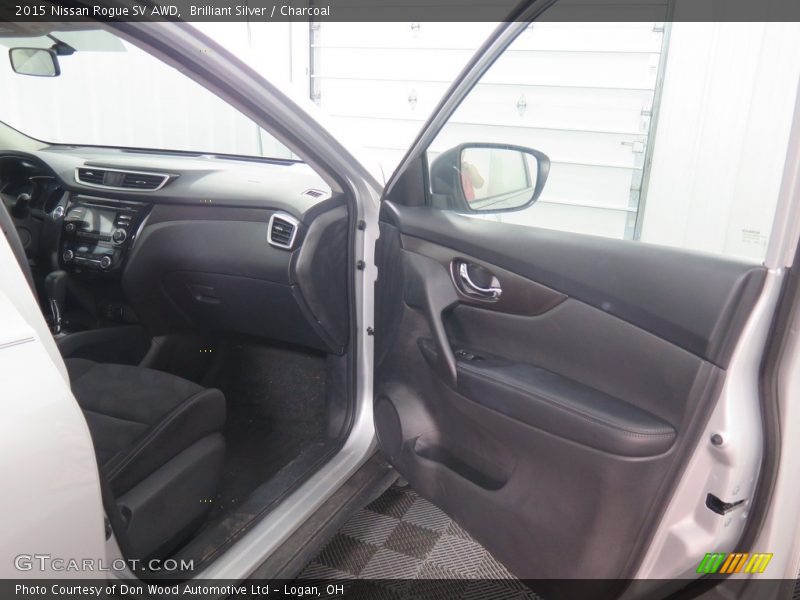 Brilliant Silver / Charcoal 2015 Nissan Rogue SV AWD
