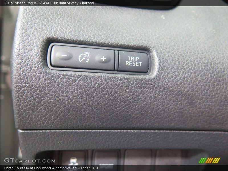 Brilliant Silver / Charcoal 2015 Nissan Rogue SV AWD