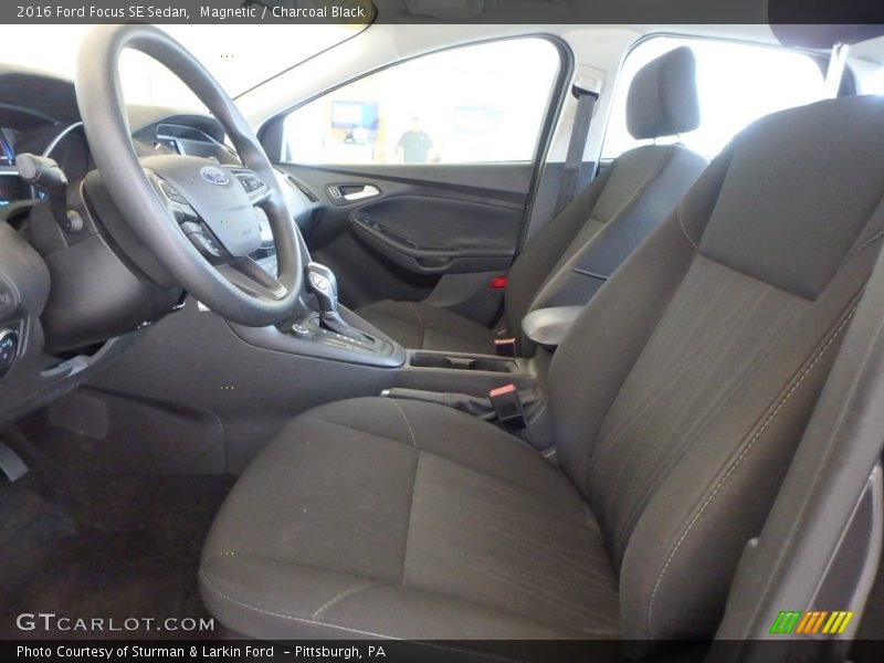 Magnetic / Charcoal Black 2016 Ford Focus SE Sedan