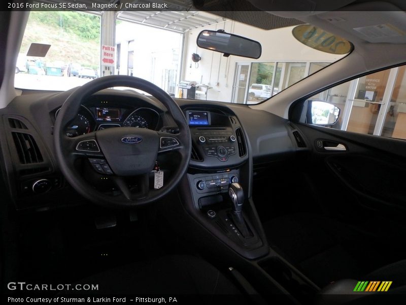 Magnetic / Charcoal Black 2016 Ford Focus SE Sedan