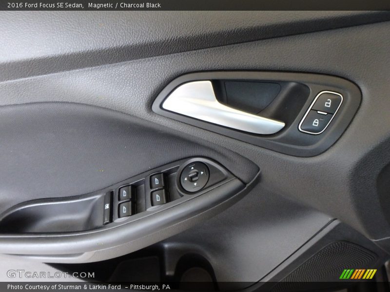 Magnetic / Charcoal Black 2016 Ford Focus SE Sedan