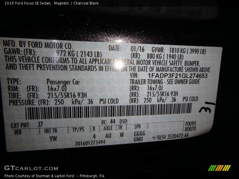 Magnetic / Charcoal Black 2016 Ford Focus SE Sedan