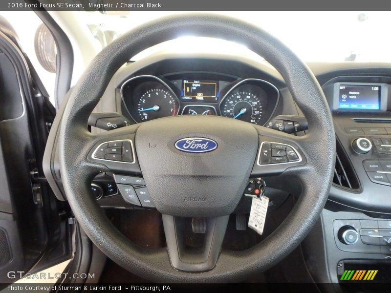 Magnetic / Charcoal Black 2016 Ford Focus SE Sedan