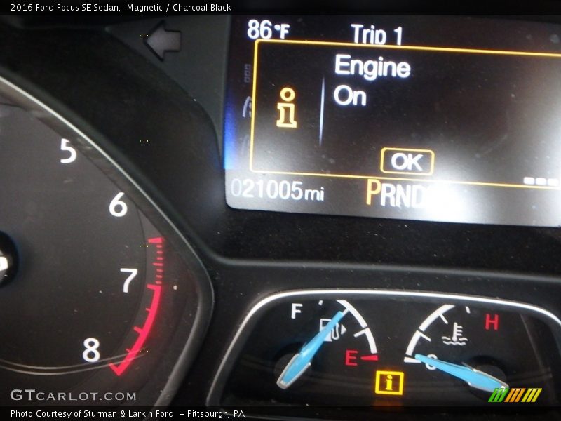 Magnetic / Charcoal Black 2016 Ford Focus SE Sedan