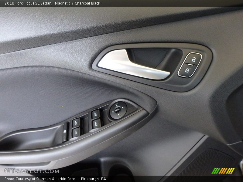 Magnetic / Charcoal Black 2018 Ford Focus SE Sedan