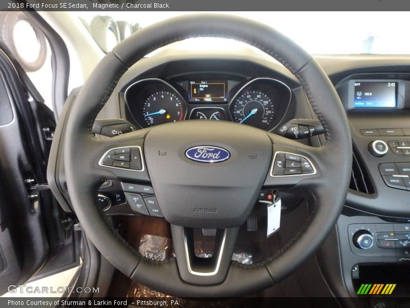 Magnetic / Charcoal Black 2018 Ford Focus SE Sedan
