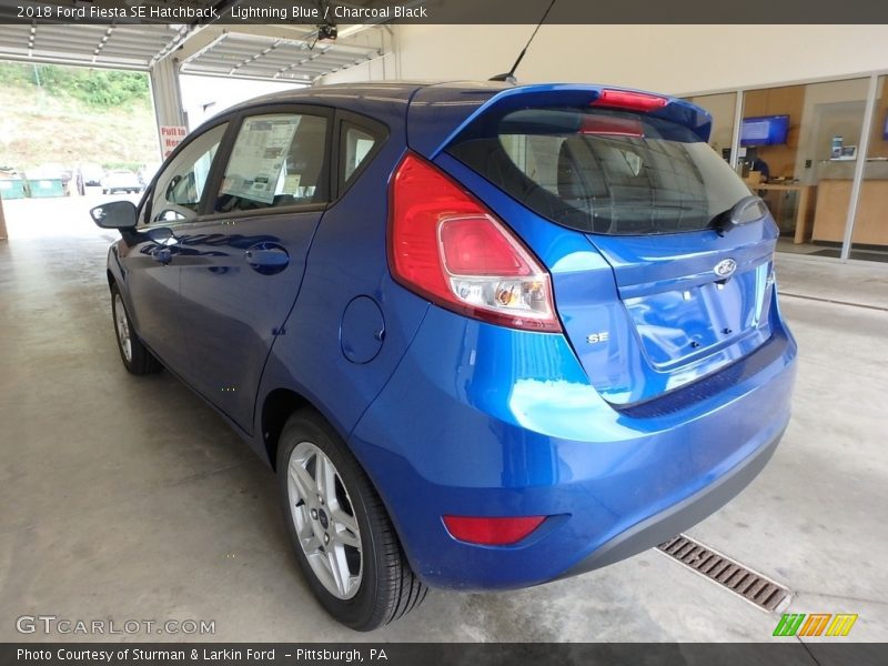 Lightning Blue / Charcoal Black 2018 Ford Fiesta SE Hatchback