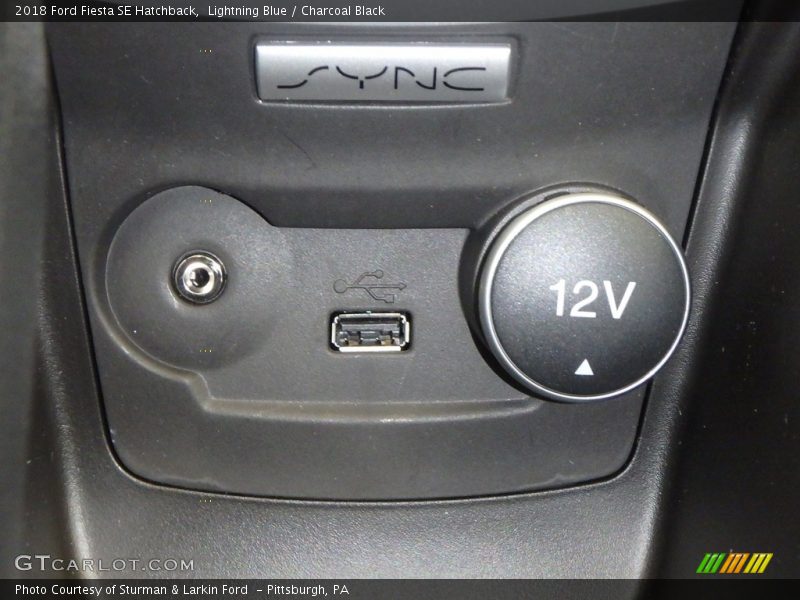 Lightning Blue / Charcoal Black 2018 Ford Fiesta SE Hatchback
