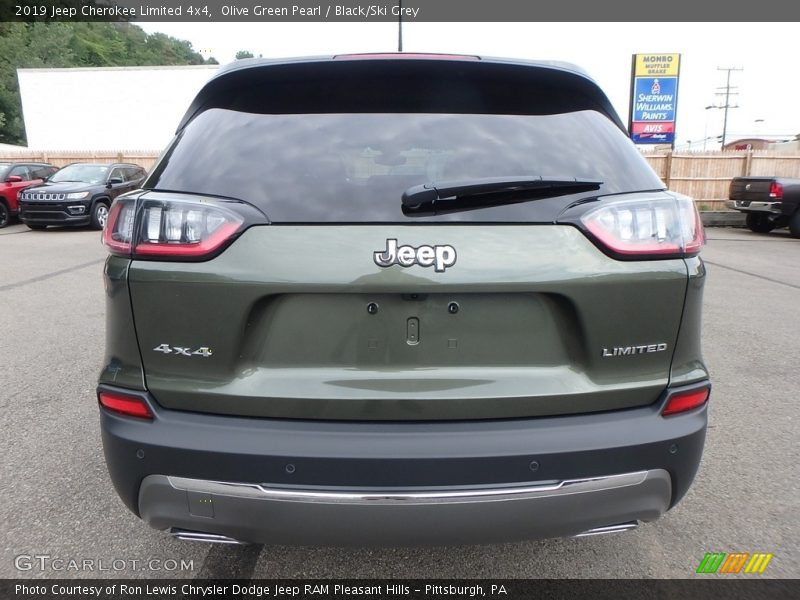 Olive Green Pearl / Black/Ski Grey 2019 Jeep Cherokee Limited 4x4