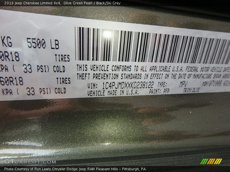 Olive Green Pearl / Black/Ski Grey 2019 Jeep Cherokee Limited 4x4