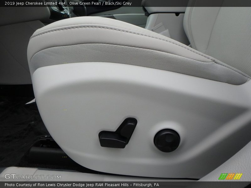 Olive Green Pearl / Black/Ski Grey 2019 Jeep Cherokee Limited 4x4