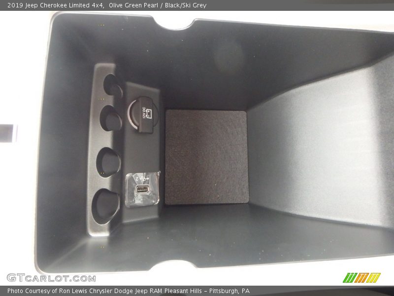 Olive Green Pearl / Black/Ski Grey 2019 Jeep Cherokee Limited 4x4