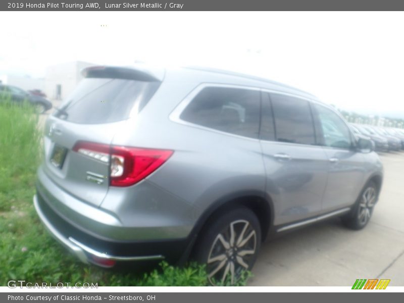 Lunar Silver Metallic / Gray 2019 Honda Pilot Touring AWD