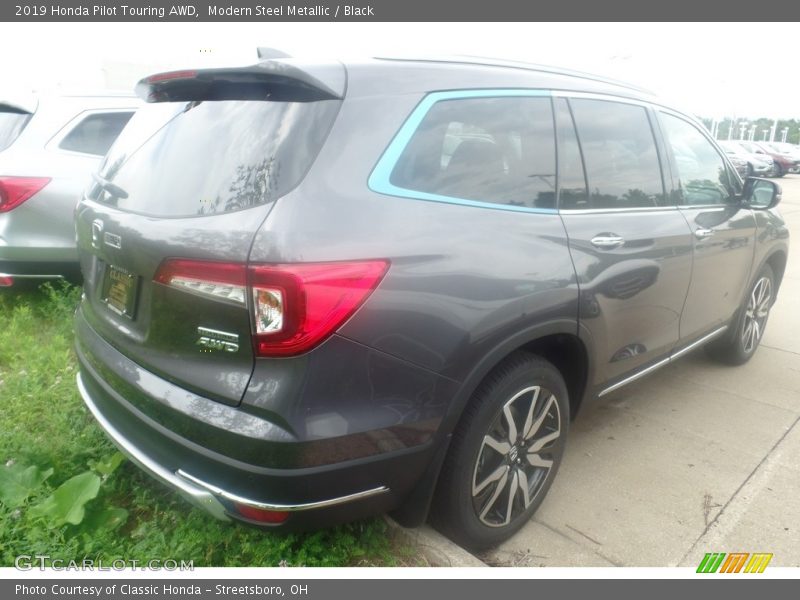 Modern Steel Metallic / Black 2019 Honda Pilot Touring AWD