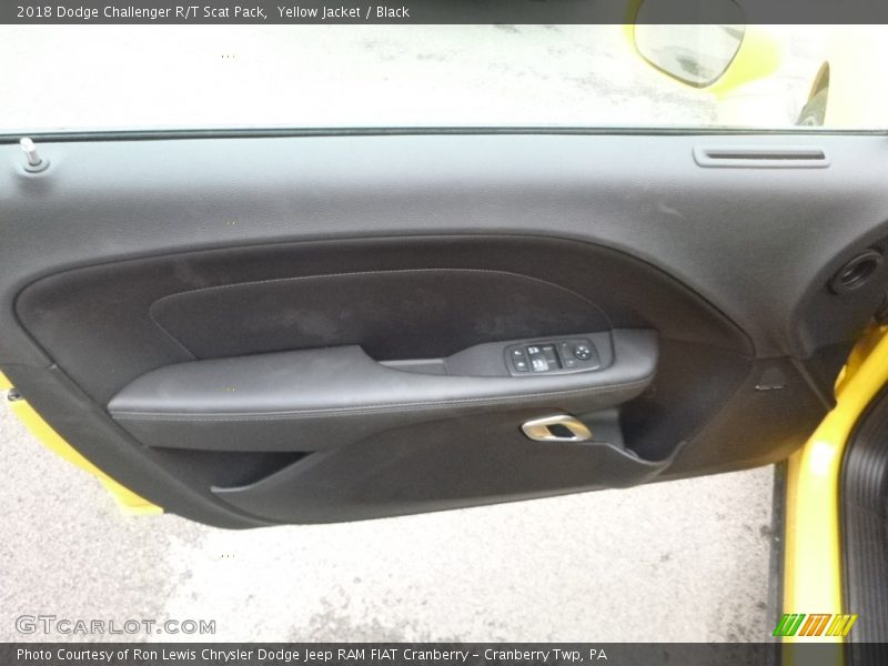 Yellow Jacket / Black 2018 Dodge Challenger R/T Scat Pack