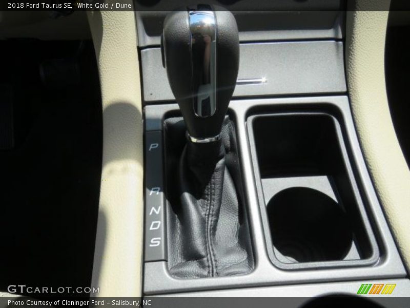 White Gold / Dune 2018 Ford Taurus SE