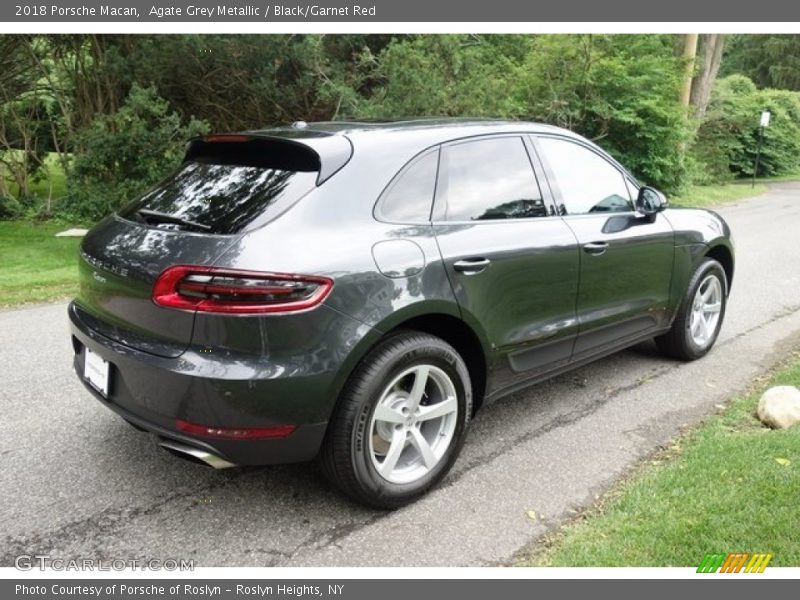 Agate Grey Metallic / Black/Garnet Red 2018 Porsche Macan