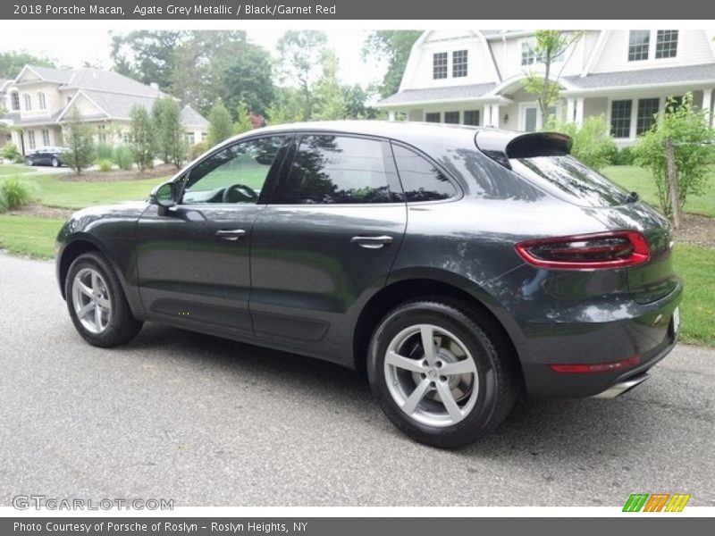 Agate Grey Metallic / Black/Garnet Red 2018 Porsche Macan