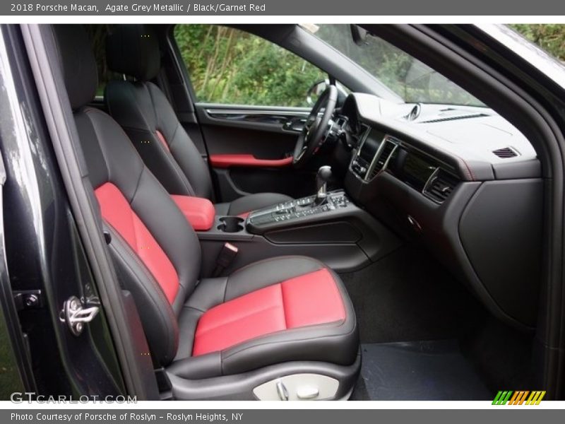 Agate Grey Metallic / Black/Garnet Red 2018 Porsche Macan