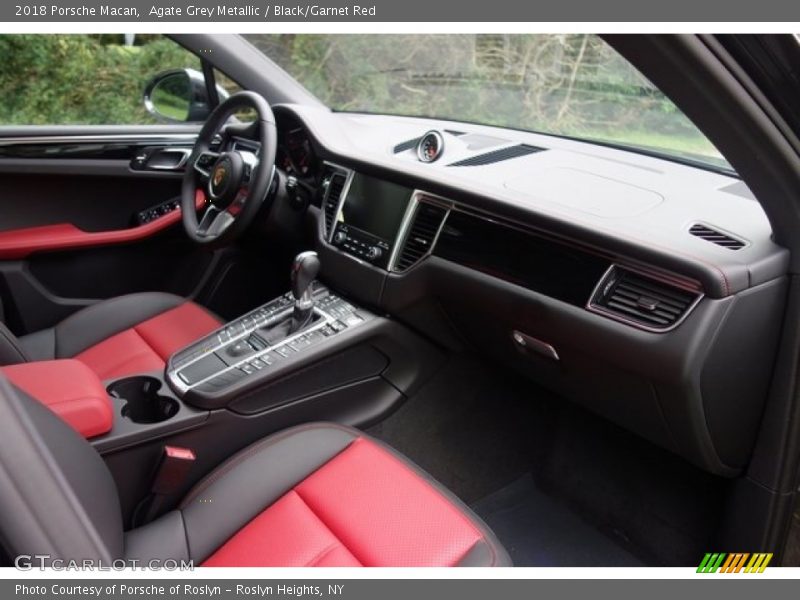 Agate Grey Metallic / Black/Garnet Red 2018 Porsche Macan