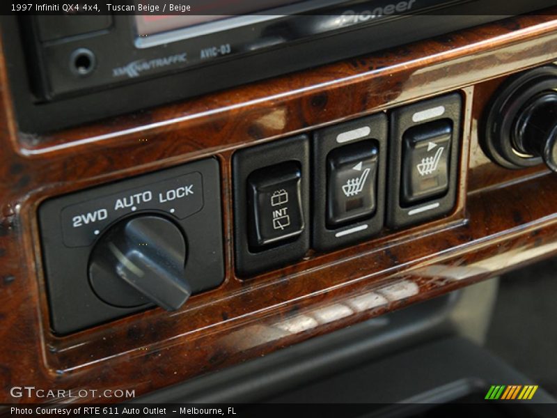 Tuscan Beige / Beige 1997 Infiniti QX4 4x4