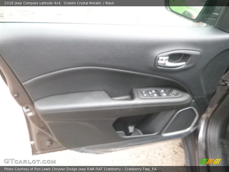Granite Crystal Metallic / Black 2018 Jeep Compass Latitude 4x4