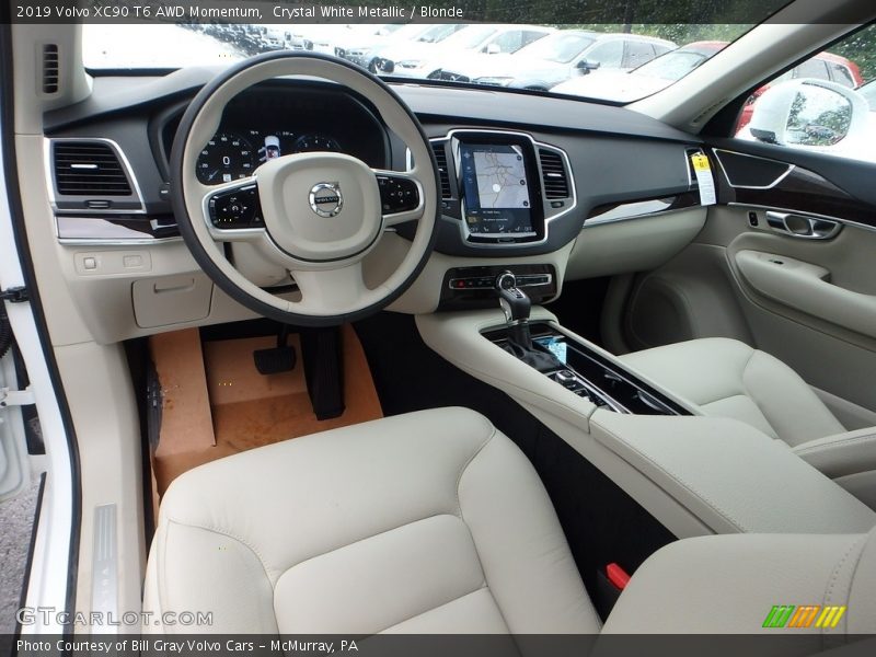 Crystal White Metallic / Blonde 2019 Volvo XC90 T6 AWD Momentum