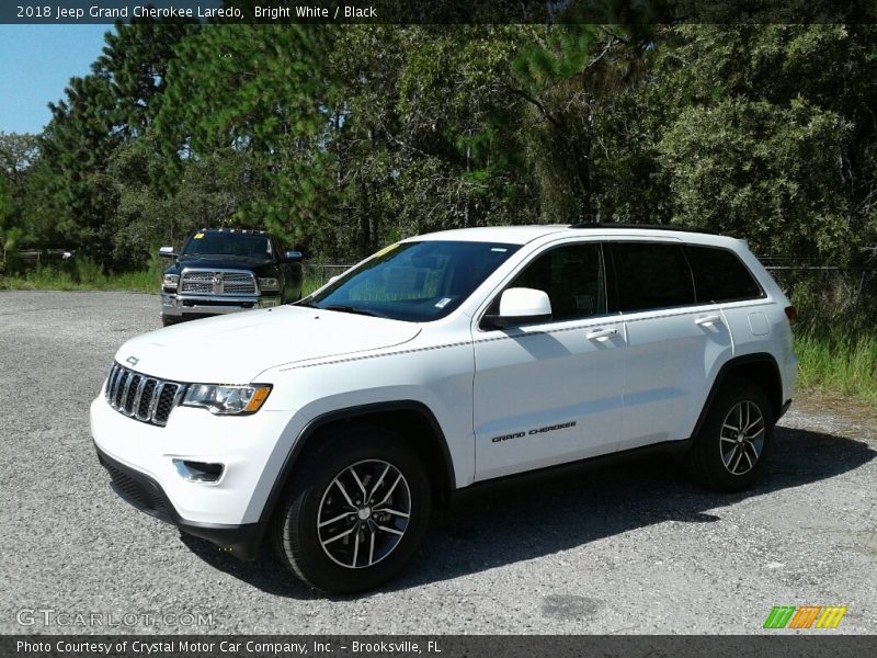 Bright White / Black 2018 Jeep Grand Cherokee Laredo