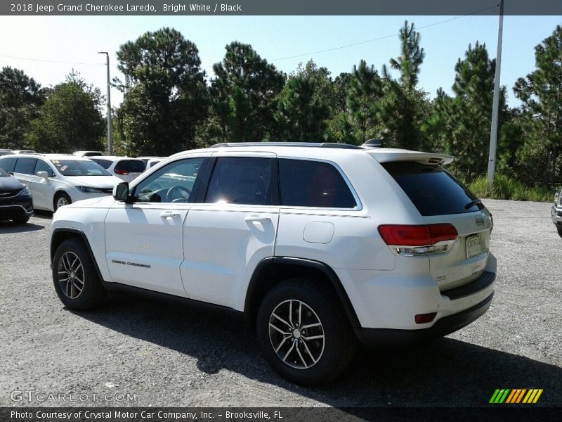 Bright White / Black 2018 Jeep Grand Cherokee Laredo