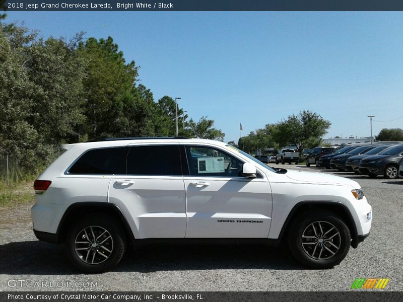 Bright White / Black 2018 Jeep Grand Cherokee Laredo