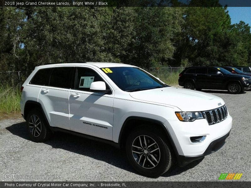Bright White / Black 2018 Jeep Grand Cherokee Laredo