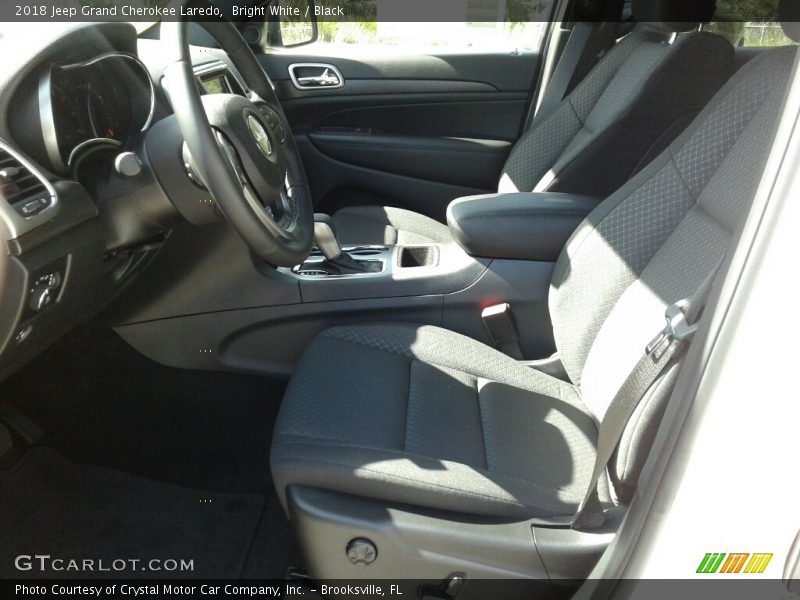 Bright White / Black 2018 Jeep Grand Cherokee Laredo