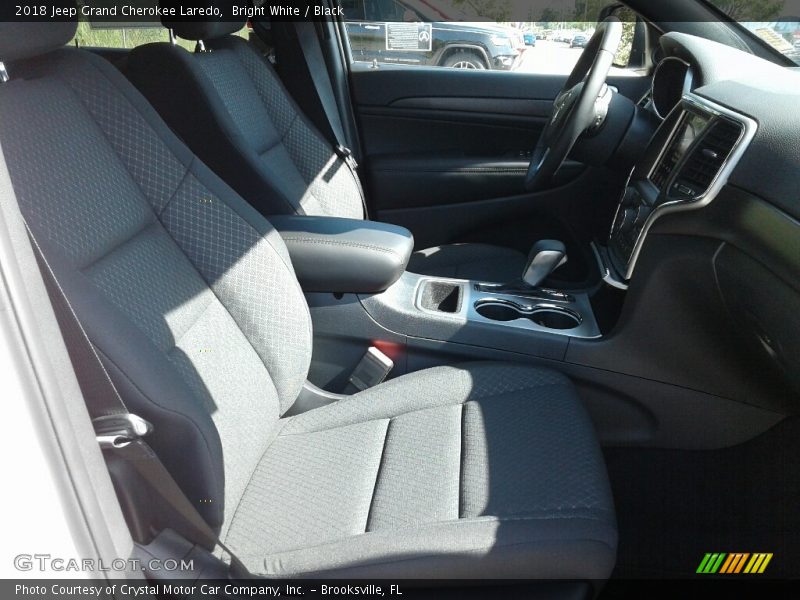 Bright White / Black 2018 Jeep Grand Cherokee Laredo