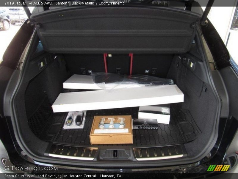  2019 F-PACE S AWD Trunk