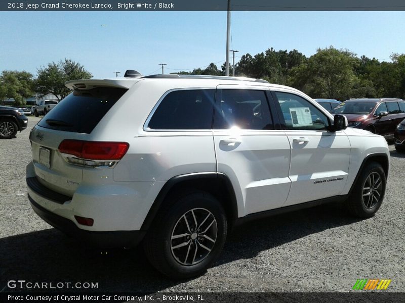 Bright White / Black 2018 Jeep Grand Cherokee Laredo