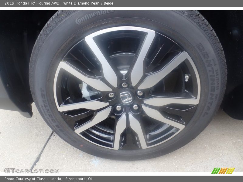White Diamond Pearl / Beige 2019 Honda Pilot Touring AWD