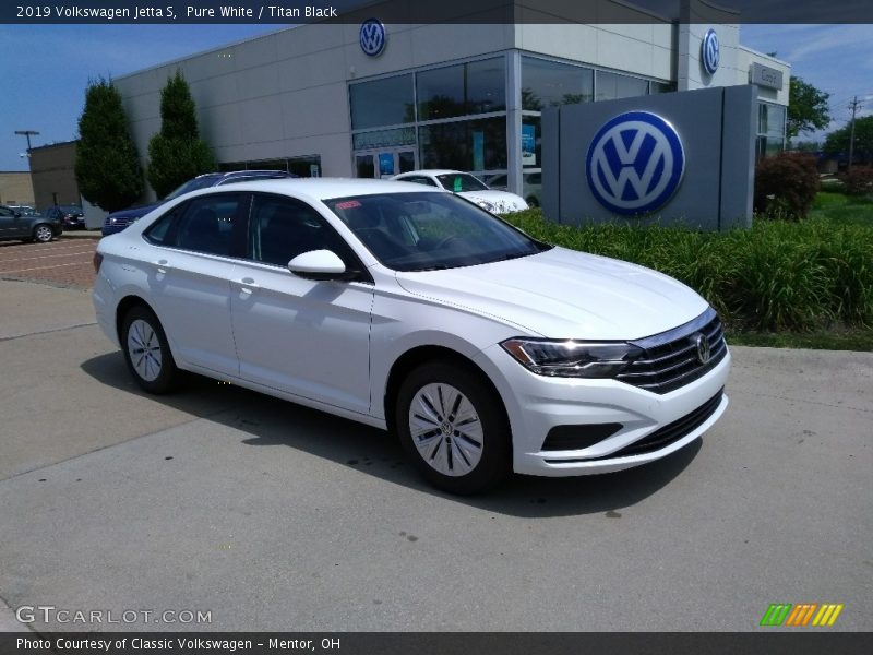 Front 3/4 View of 2019 Jetta S