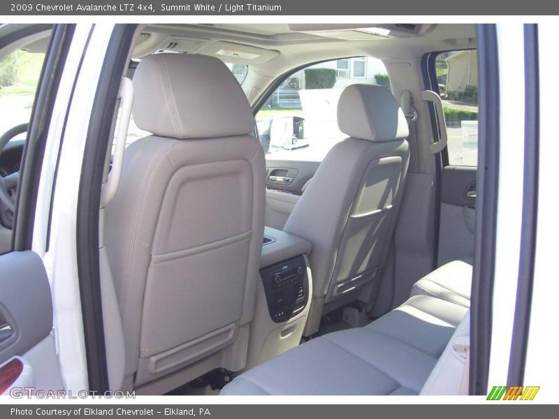 Summit White / Light Titanium 2009 Chevrolet Avalanche LTZ 4x4