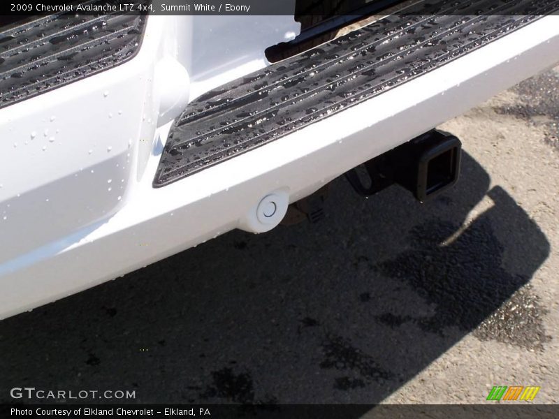 Summit White / Ebony 2009 Chevrolet Avalanche LTZ 4x4