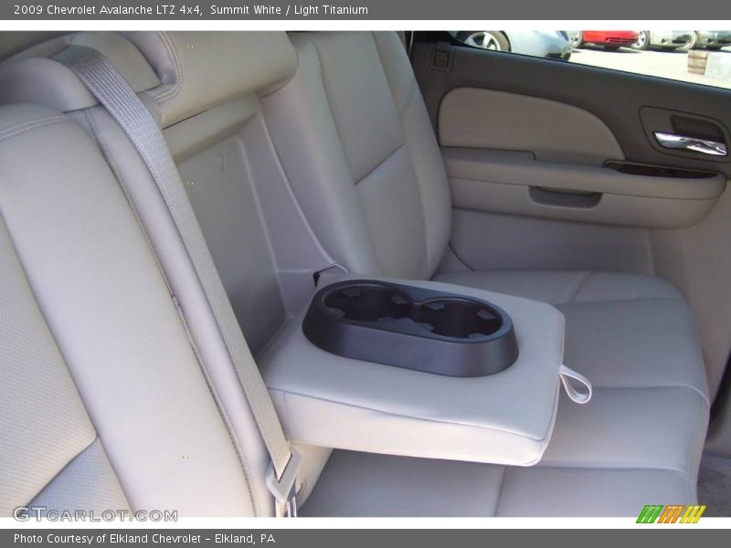 Summit White / Light Titanium 2009 Chevrolet Avalanche LTZ 4x4