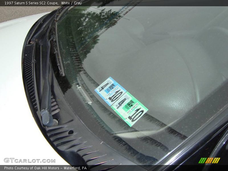 White / Gray 1997 Saturn S Series SC2 Coupe