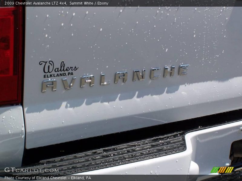 Summit White / Ebony 2009 Chevrolet Avalanche LTZ 4x4