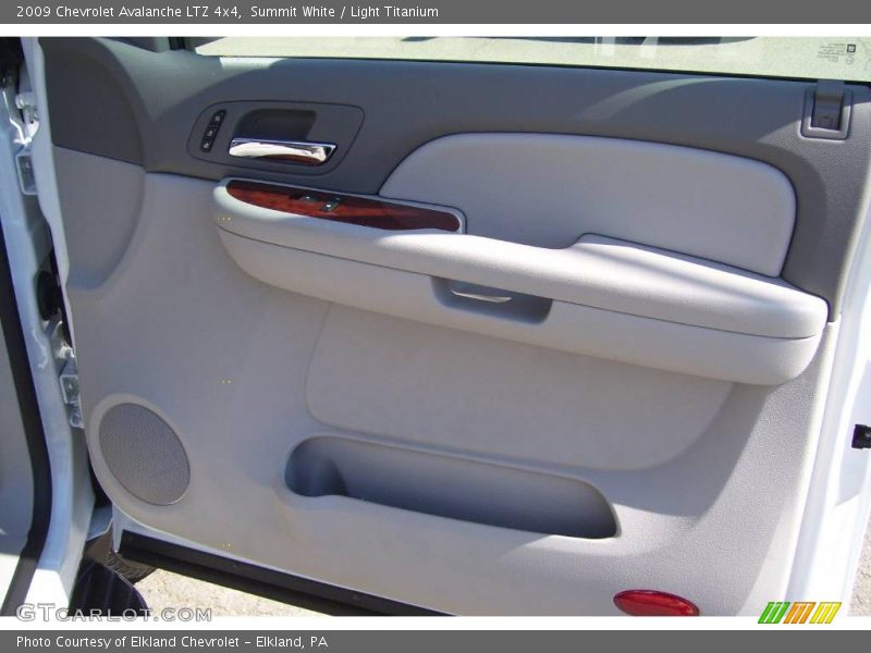 Summit White / Light Titanium 2009 Chevrolet Avalanche LTZ 4x4