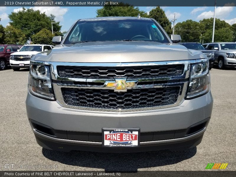 Pepperdust Metallic / Jet Black 2019 Chevrolet Suburban LT 4WD
