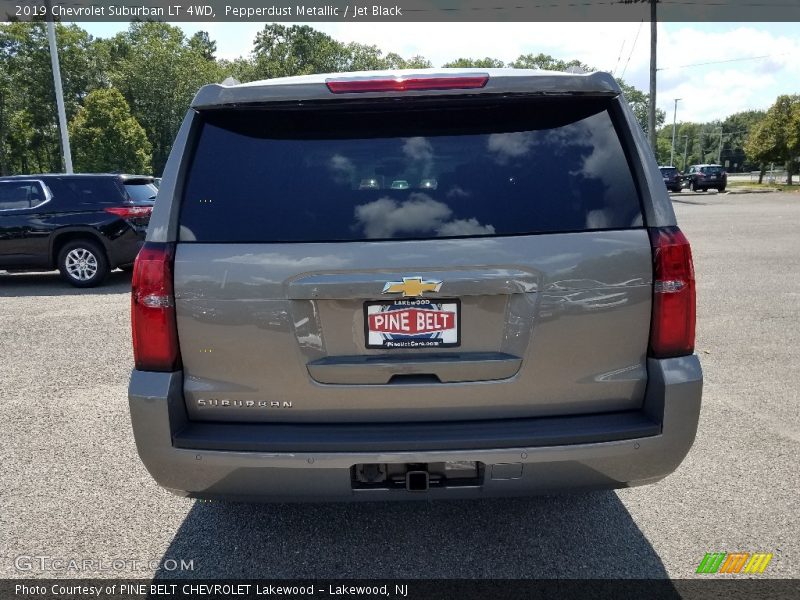 Pepperdust Metallic / Jet Black 2019 Chevrolet Suburban LT 4WD