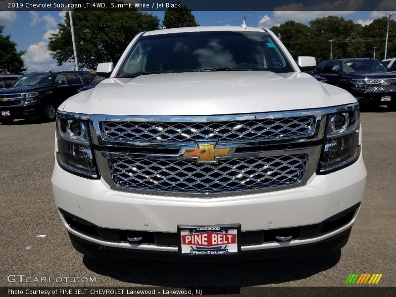 Summit White / Jet Black 2019 Chevrolet Suburban LT 4WD