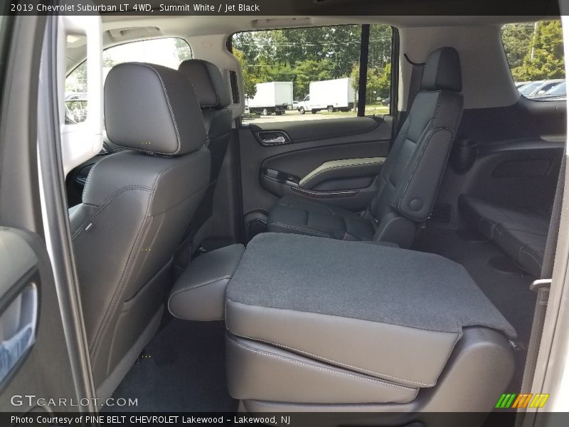Summit White / Jet Black 2019 Chevrolet Suburban LT 4WD